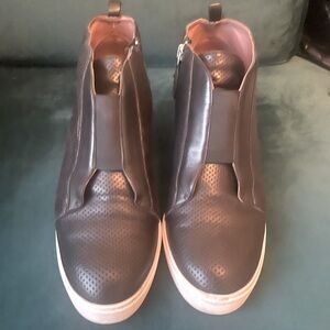 Linia Paola sneaker wedge size 9.5